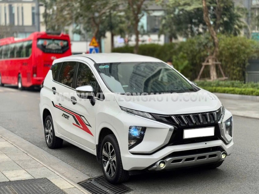 Mitsubishi Xpander 1.5 AT 2019 Trắng, Nội Thất Đen