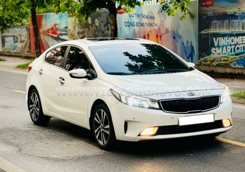 Kia Cerato 1.6 AT 2018 Trắng, Nội Thất Kem
