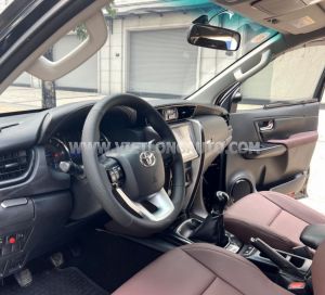 Xe Toyota Fortuner 2.4G 4x2 MT 2017 Đen, Nội Thất Nâu