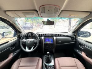 Xe Toyota Fortuner 2.4G 4x2 MT 2017 Đen, Nội Thất Nâu