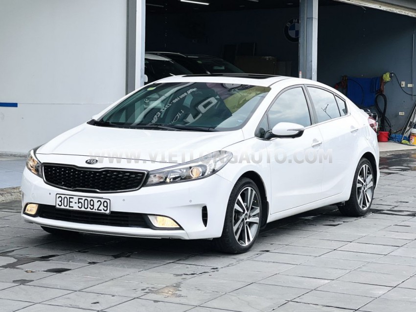 Kia Cerato 1.6 AT 2017 Trắng, Nội Thất Kem