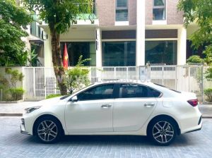 Xe Kia Cerato 1.6 AT Luxury 2021 Trắng, Nội Thất Kem